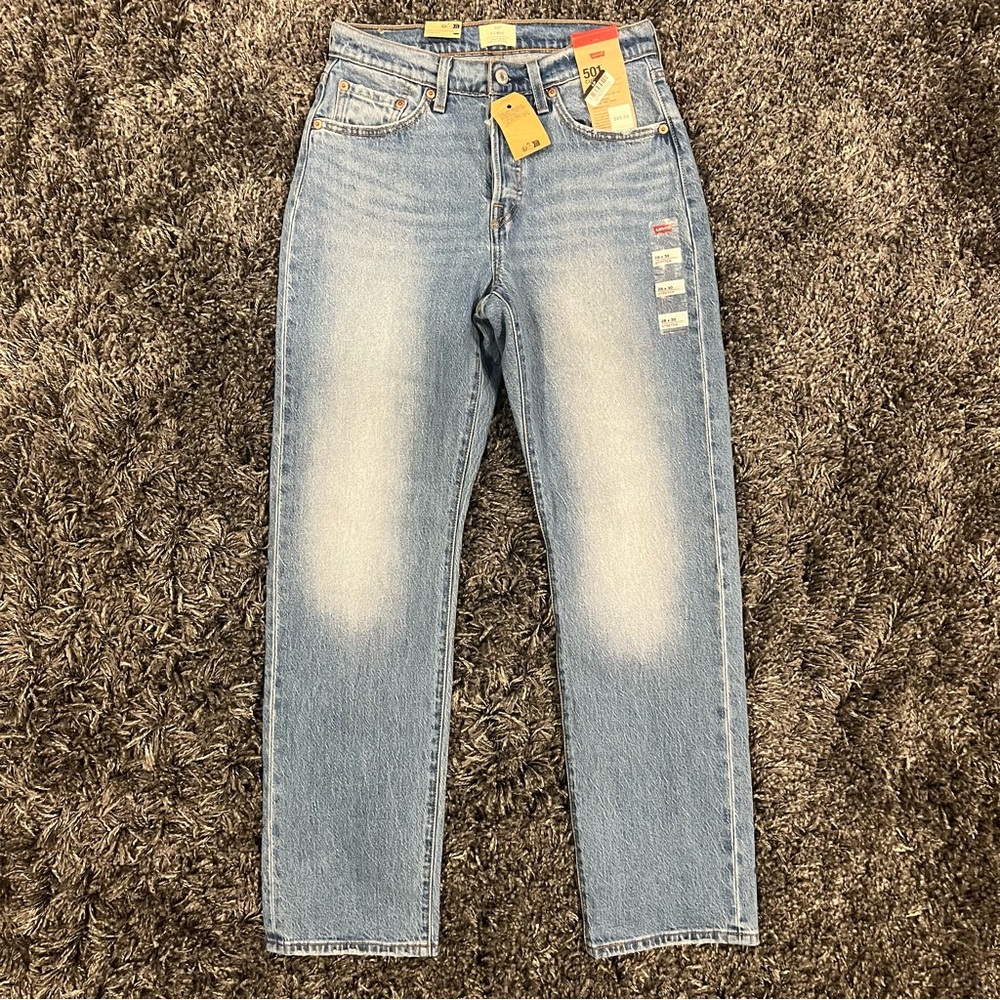 Levi's High Rise Straight Jeans in Light Blue Wash - Picture 4 of 10